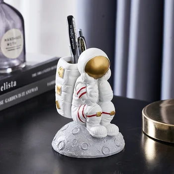 Smole Astronavt Model Figurice Dom Dekoracija Dodatna Oprema Za Dnevni Sobi Ustvarjalno Pero Nihalo Stojalo Pisarne Dekoracijo