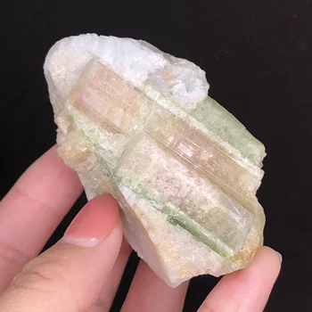 1PCS Naravne Zelene, Roza Turmalin Kristalov Mineralnih Združenje Grobo Kamen Vzorec Rock Redkih Original