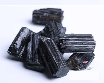 100 g/Veliko Naravnih Črni Turmalin Kristalov Grobo Kamen Rock Mineralnih Vzorec naravnih kamnov in mineralov, približno 2,5 cm do 4 cm